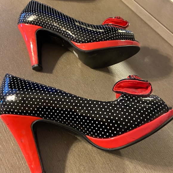 Peak-a-Boo shoes - Picture 3 of 5